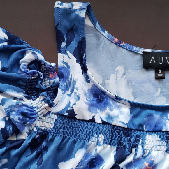 AUW Cold Shoulder Blue Floral Blouse Small - Picture 7 of 7